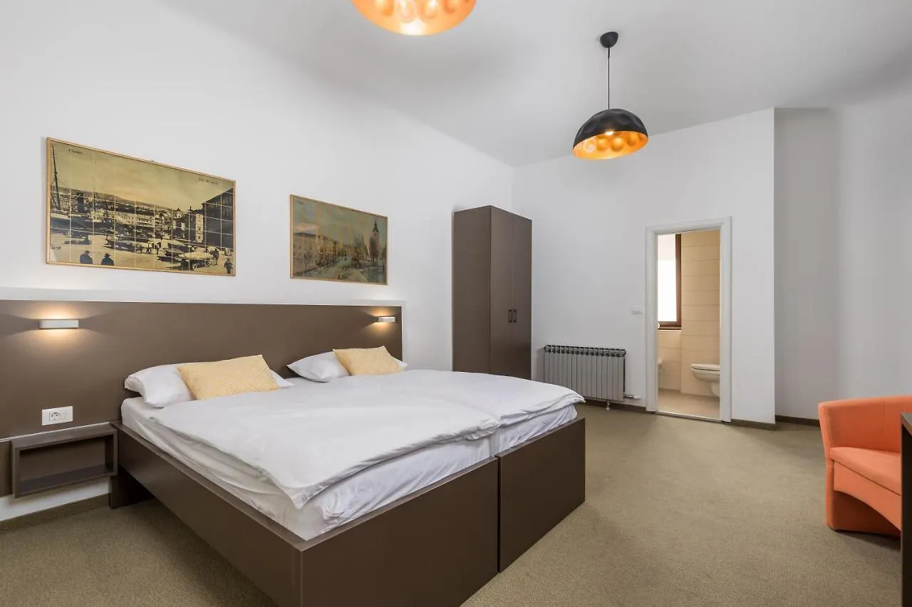Old Market Apartments & Rooms リエカ クロアチア