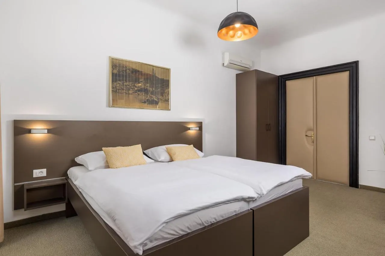 Guest house Old Market Apartments & Rooms Rijeka