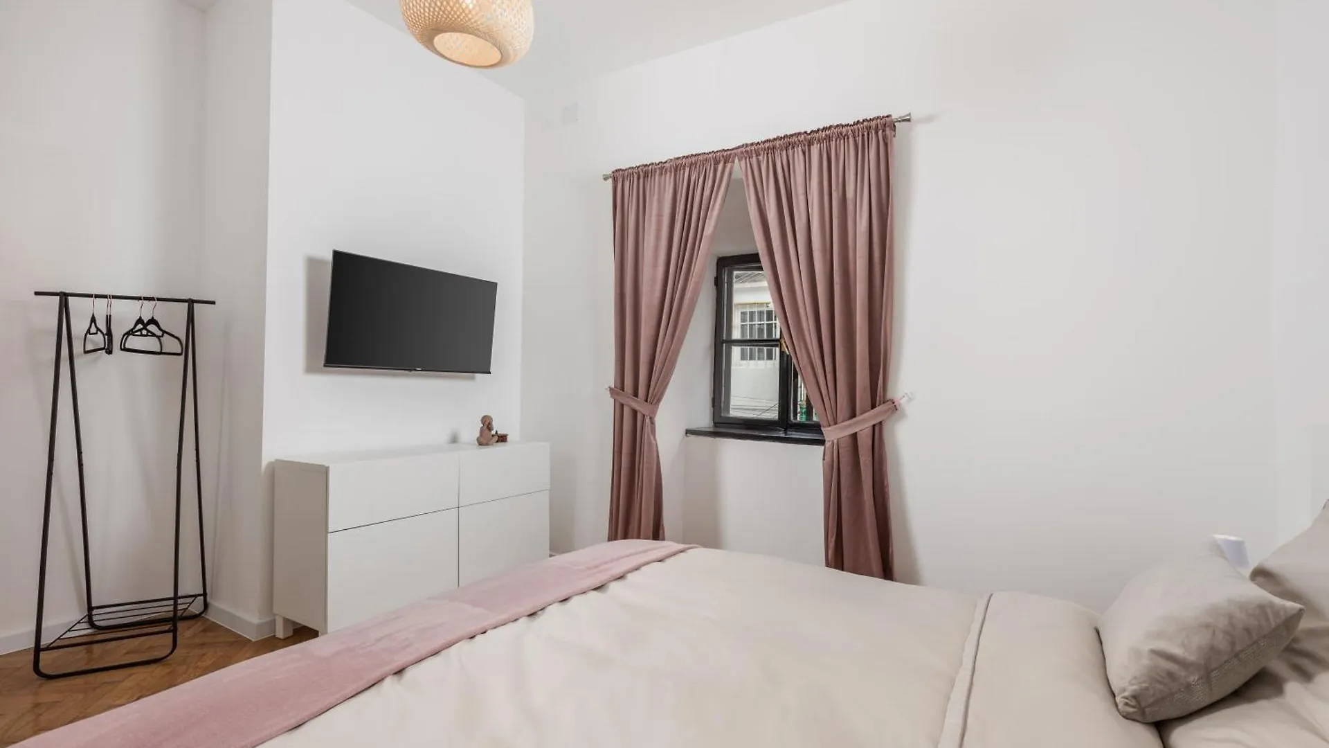 Old Market Apartments & Rooms Rijeka Guest house